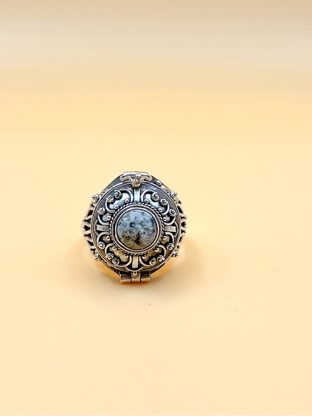 Vintage 925 Sterling Silver Poison Ring with White Gray Matrix Stone